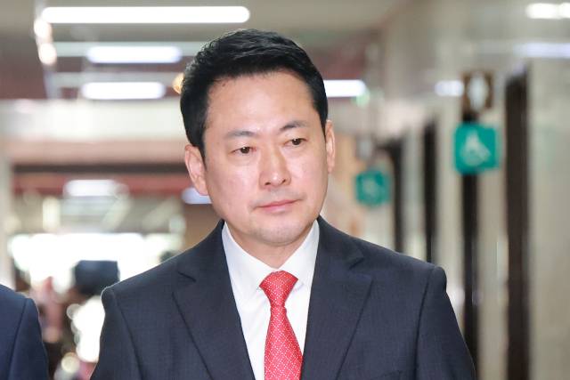 ▲국민의힘 장동혁 대표가 25일 국회 당 대표실에서 나와 원내대표실로 향하고 있다. ⓒ연합뉴스