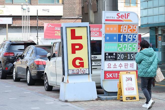 서울 시내의 한 주유소 모습. 연합뉴스
