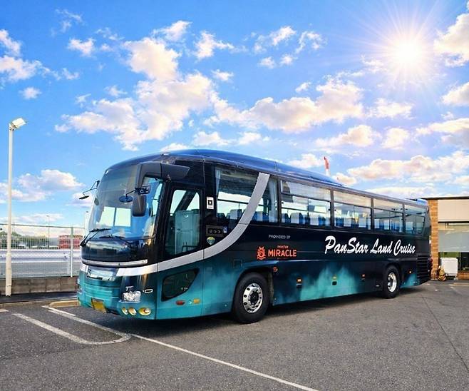 4월 1일부터 운행하는 팬스타그룹의 대마도 정기 순환버스. 사진제공=팬스타그룹