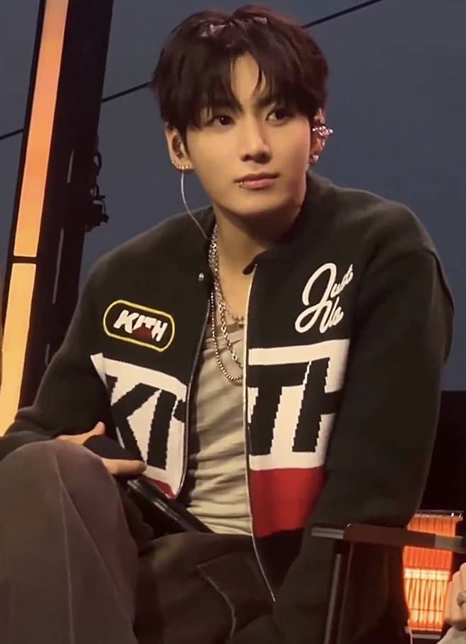 방탄소년단 정국 'SWIMSIDE' 출연 후 'jungkook' 전 세계 트렌드 1위 점령..재킷 전 사이즈 품절 '월클 초대세'