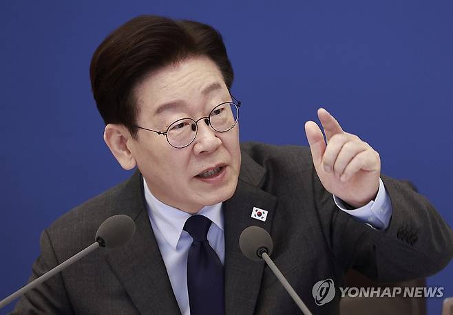 국무회의 발언하는 이재명 대통령 (서울=연합뉴스) 한상균 기자 = 이재명 대통령이 24일 청와대에서 열린 국무회의에서 발언하고 있다. 2026.3.24 xyz@yna.co.kr