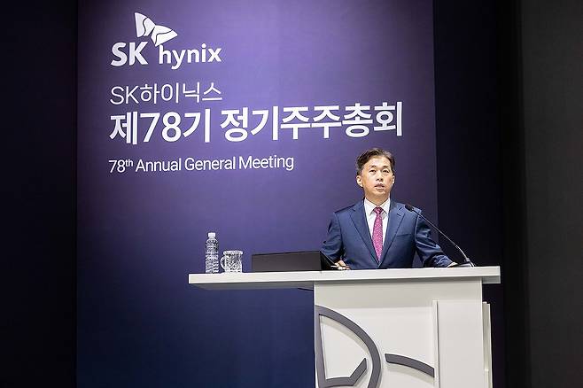 곽노정 SK하이닉스 대표이사 사장, 78기 정기 주주총회 발언 (서울=연합뉴스) 곽노정 SK하이닉스 대표이사 사장이 25일 경기도 이천 본사에서 열린 제78기 정기 주주총회에서 발언하고 있다. 2026.3.25 [SK하이닉스 제공. 재판매 및 DB 금지] photo@yna.co.kr
