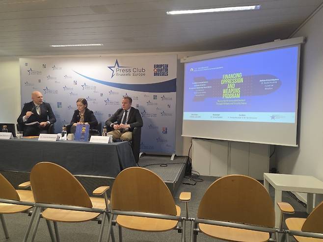 유럽서 북러 편법 경제협력·북한 인권 환기 (브뤼셀=연합뉴스) 현윤경 특파원 = 대북 인권단체 북한인권시민연합이 25일 벨기에 브뤼셀에서 기자회견을 하고 있다. 2026.3.25 ykhyun14@yna.co.kr