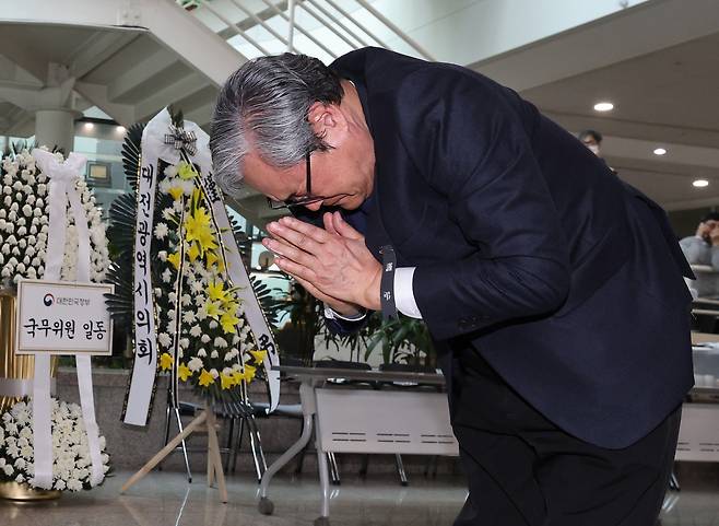 화재로 인해 74명의 인명피해가 발생한 안전공업㈜ 손주환 대표가 26일 대전시청에 마련된 합동분향소에서 사과하고 있다. 김주형 기자 kjh2667_@cctoday.co.kr