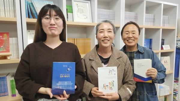 (사진 왼쪽부터) 김슬기 팀장, 이문희 대표, 성수연 편집장. /허귀용 기자