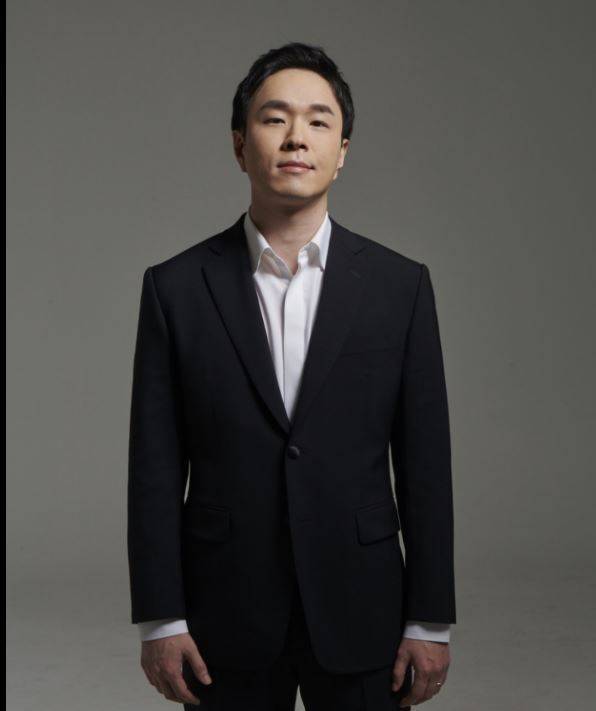 차웅 포항시립교향악단 상임지휘자.