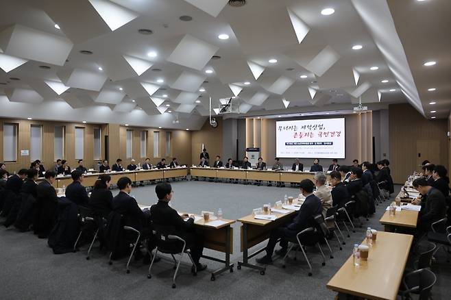 ▲지난 1월 열린 '산업 발전을 위한 약가제도 개편 비상대책위원회' 연석회의 전경. 사진=한국제약바이오협회