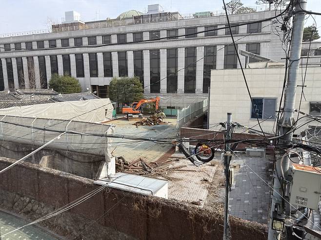 헌법재판소 테니스장 공사 부지.