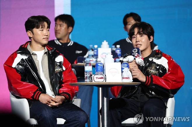 LG 임찬규가 26일 서울 롯데호텔 월드에서 열린 2026 신한 SOL KBO 리그 미디어데이에서 질문에 답하고 있다.사진=연합뉴스