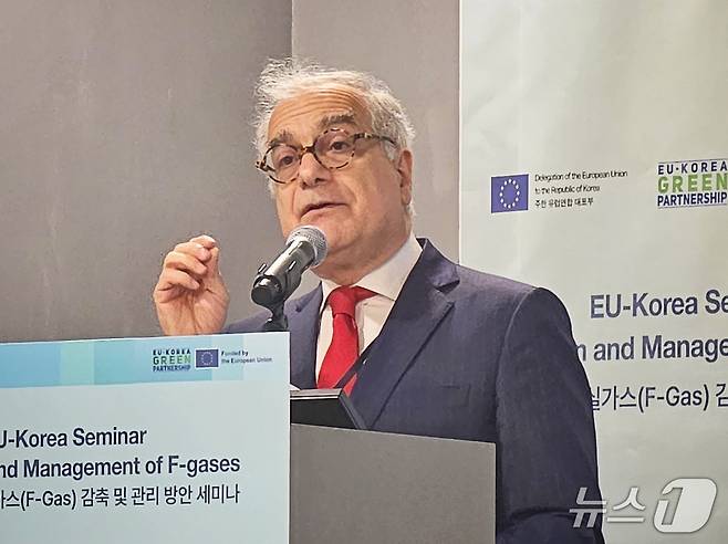 우고 아스투토 주한 EU 대표부 대사는 25일 서울 여의도 켄싱턴호텔에서 열린 'EU-한 F-Gas 감축 및 관리 세미나'에서 발언하고 있다. ⓒ 뉴스1