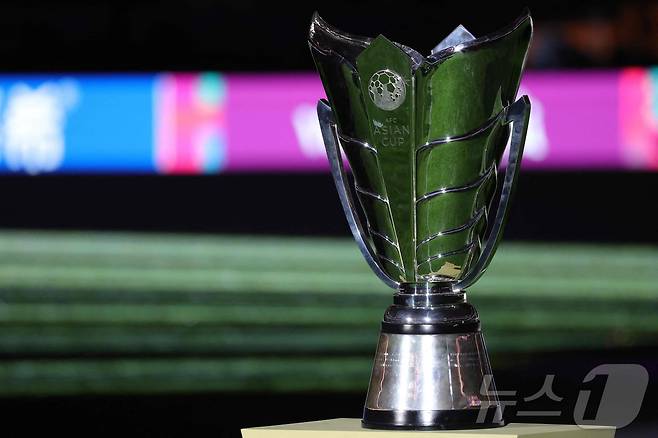 AFC 아시안컵의 우승컵. ⓒ AFP=뉴스1