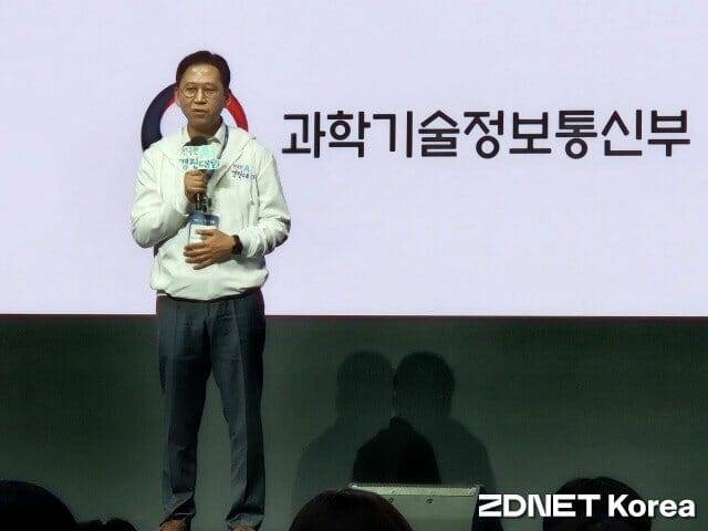 배경훈 부총리 겸 과학기술정보통신부 장관은 26일 서울 서초구 엘타워에서 열린 '전국민 AI 경진대회' 개막식에서 환영사를 하고 있다. (사진=지디넷코리아)