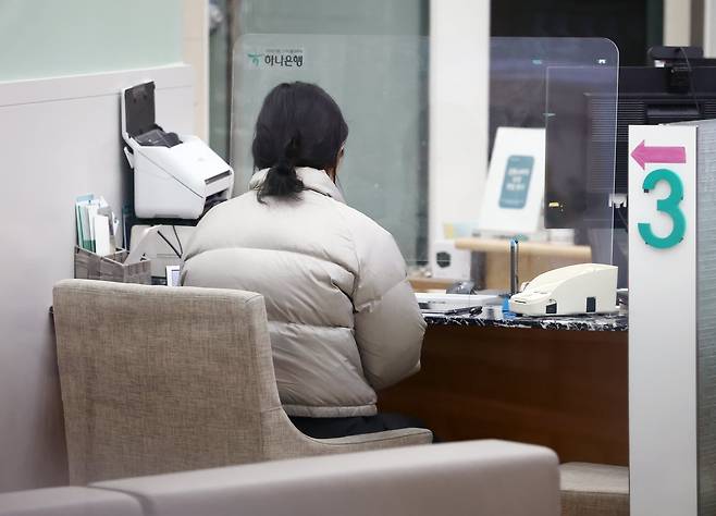 최근 서울 시내 한 은행의 대출 창구 모습. /뉴스1