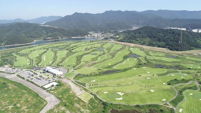 4월1일부터 아라미르 골프장에서 진해신항CC로 이름이 바뀐다. /부산진해경제자유구역청