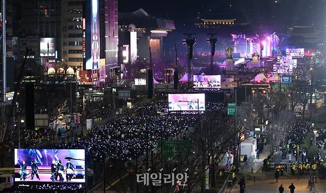 'BTS(방탄소년단) 컴백 라이브: ARIRANG' 공연이 지난 21일 서울 광화문광장에서 열리고 있다. ⓒ사진공동취재단