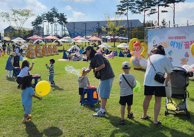 청주시는 아동의 놀 권리 보장과 건전한 놀이문화 확산을 위해 올해 8회의 팝업 놀이터를 운영한다. 사진은 지난해 팝업 놀이터 모습. 청주시 제공