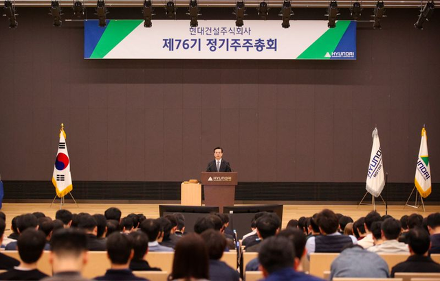 이한우 현대건설 대표이사가 26일 서울 종로구 계동 본사에서 열린 제76기 정기 주주총회에서 인사말을 하고 있다. [현대건설 제공]