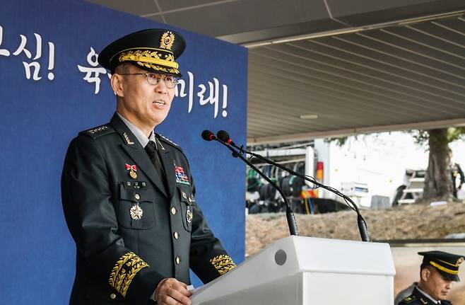 김규하 육군참모총장이 26일 전북 익산 육군부사관학교에서 열린 육군 26-1기 부사관 임관식에서 축사하고 있다. 육군 제공