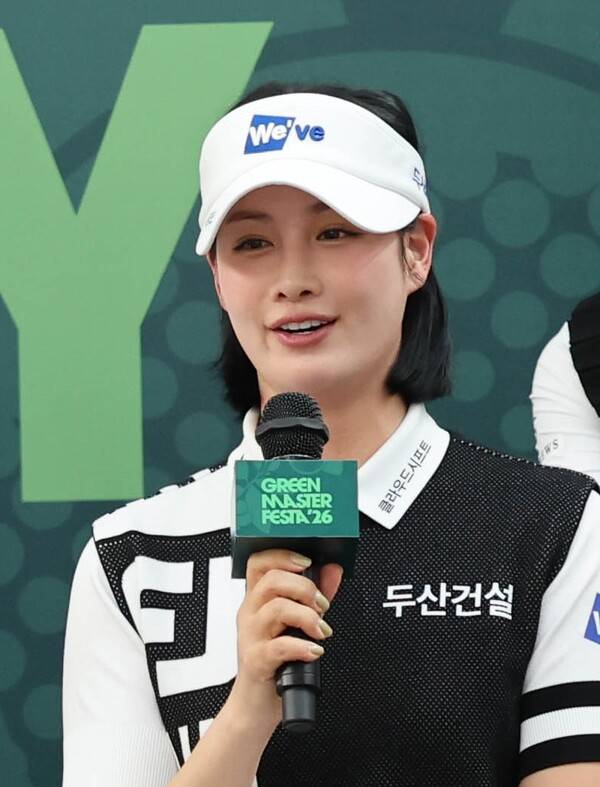 김민솔, 박민지, 박현경, 박혜준, 배소현, 유현조, 이가영, 이세희, 이율린, 임희정, 홍정민 프로와 함께 한국여자프로골프(KLPGA) 투어 2026시즌 오프닝 세리머니(Opening Ceremony)인 '출정식' 미디어데이에 참석한 제18대 KLPGA 홍보 모델 박결 프로. 사진제공=KLPGA (사진을 무단으로 사용하지 마십시오.)