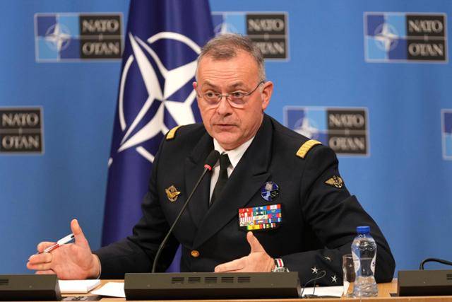 피에르 방디에 북대서양조약기구(NATO∙나토) 연합군 사령관이 지난해 1월 벨기에 브뤼셀 나토 본부에서 열린 기자회견에서 발언하고 있다. 브뤼셀=AP 연합뉴스