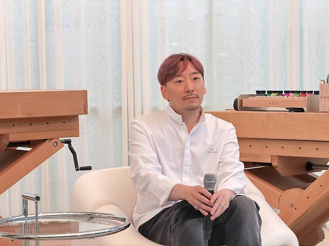 Chef Park Jung-hyun speaks to professionals in the culinary industry at LV The Place Seoul on Monday. (Hong Yoo/The Korea Herald)