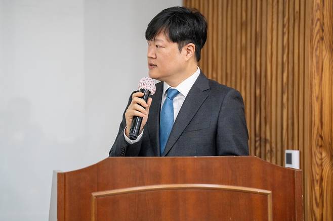 허제홍 엘앤에프 대표이사가 25일 주주총회에서 발언하고 있다. 엘앤에프&nbsp;