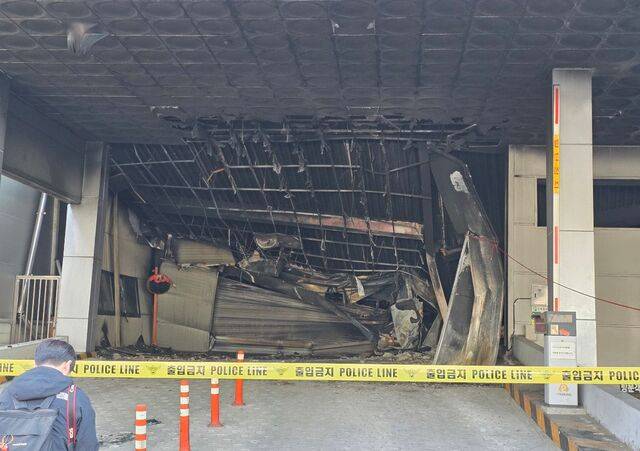 지난 23일 오전 대전 대덕구 문평동 안전공업 화재현장에 대한 출입이 통제되고 있다. 김성준 기자