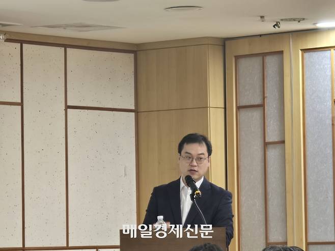 차상진 법률사무소 비컴 대표변호사(KBIPA 토큰증권 분과장)가 26일 국회의원회관에서 열린 토큰증권(STO) 세미나에 발제자로 나서 ‘국내 STO 입법 현황과 향후 정비방안’에 대해 설명하고 있다. [사진=안갑성 기자]