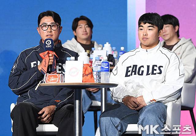 ‘2026 KBO 미디어데이’가 26일 서울 송파구 롯데호텔 월드에서 진행됐다. LG 박해민, 임찬규가 미디어데이에 참석하고 있다. 사진(잠실 서울)=천정환 기자