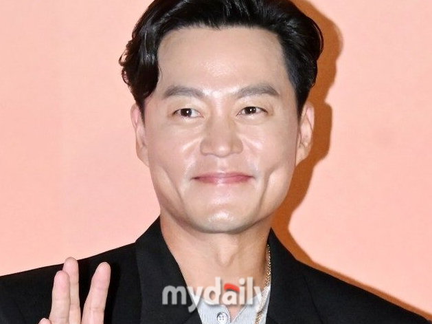 이서진은 지난 24일 유튜브 채널 ‘채널십오야’에서 진행된 라이브 방송을 통해 팬들의 고민을 상담하는 시간을 가졌다. /마이데일리