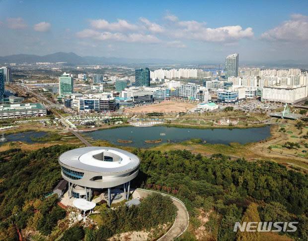 [나주=뉴시스] 빛가람전망대와 나주혁신도시 전경. (사진=나주시 제공) 2023.03.22. photo@newsis.com