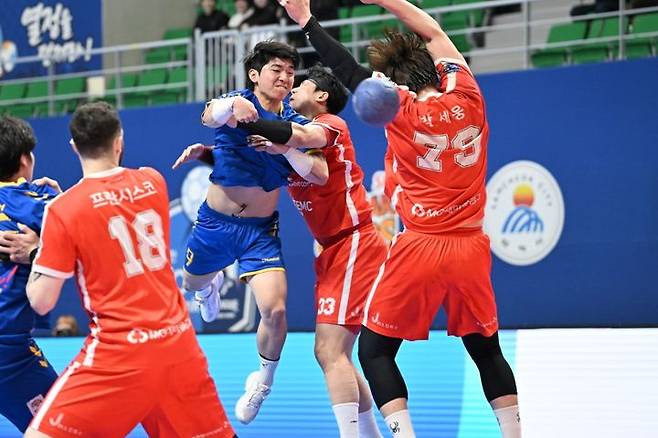 [서울=뉴시스] 핸드볼 충남도청의 육태경. (사진=한국핸드볼연맹 제공) 2026.03.26. photo@newsis.com *재판매 및 DB 금지