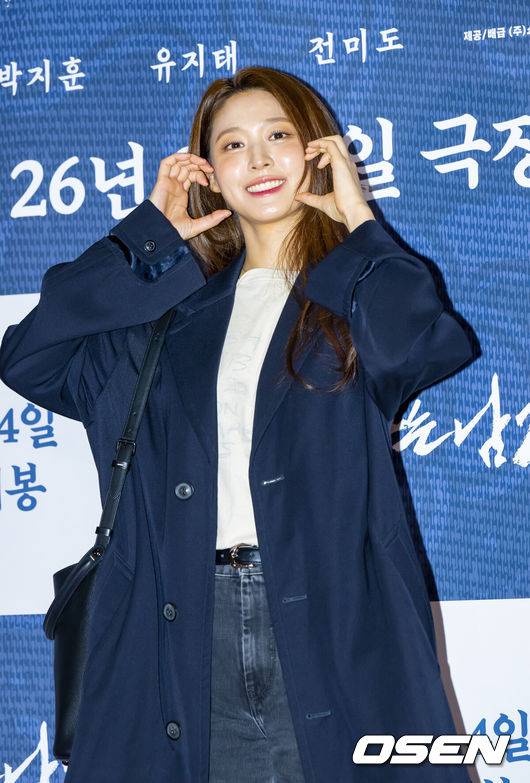 [OSEN=박준형 기자] 27일 오후 서울 잠실 롯데시네마 월드타워 씨네파크에서 영화 ‘왕과 사는 남자’ VIP 시사회가 진행됐다.배우 유해진과 박지훈, 유지태, 전미도, 김민, 이준혁이 출연하는 영화 '왕과 사는 남자'는 1457년 청령포, 마을의 부흥을 위해 유배지를 자처한 촌장과 왕위에서 쫓겨나 유배된 어린 선왕의 이야기로, 내달 4일 개봉한다.배우 설현이 포즈를 취하고 있다 2026.01.27 / soul1014@osen.co.kr