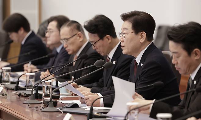 이재명 대통령이 26일 청와대에서 비상경제점검회의를 주재하고 있다. 연합뉴스