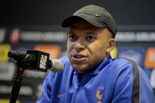 프랑스 킬리안 음바페가 26일 미국 보스턴에서 브라질과 평가전에 앞선 기자회견에 임하고 있다. 로이터연합뉴스