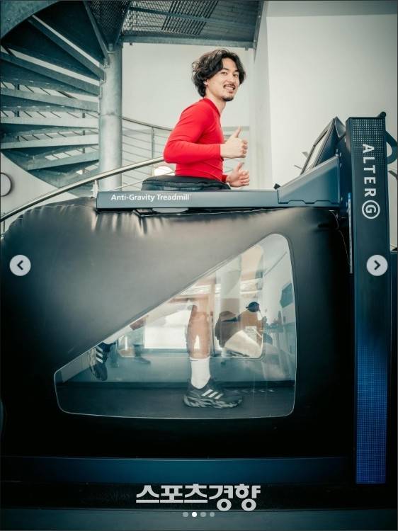 일본 축구대표팀 미나미노 타쿠미가 26일 SNS를 통해 재활 훈련 모습을 공개했다.