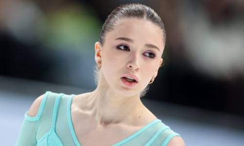 ▲ 발리예바는 15살에 피겨 스케이팅 그랑프리 대회와 유럽선수권대회에서 우승했다. 그러나 2022 베이징 동계 올림픽 기간 중 제출한 소변 샘플에서 금지 약물 성분검출됐다. 세계반도핑기구는 발리예바의 선수 자격 4년 징계를 내렸고 2026년 새해 만료되면서 공식 대회에 출전했다. ⓒ SPORTS.KZ 캡쳐