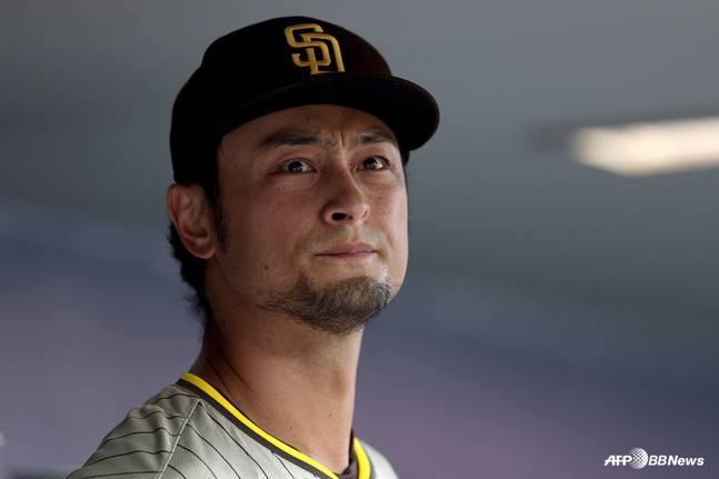 2025시즌 더그아웃에서 경기를 지켜보고 있는 다르빗슈. /AFPBBNews=뉴스1