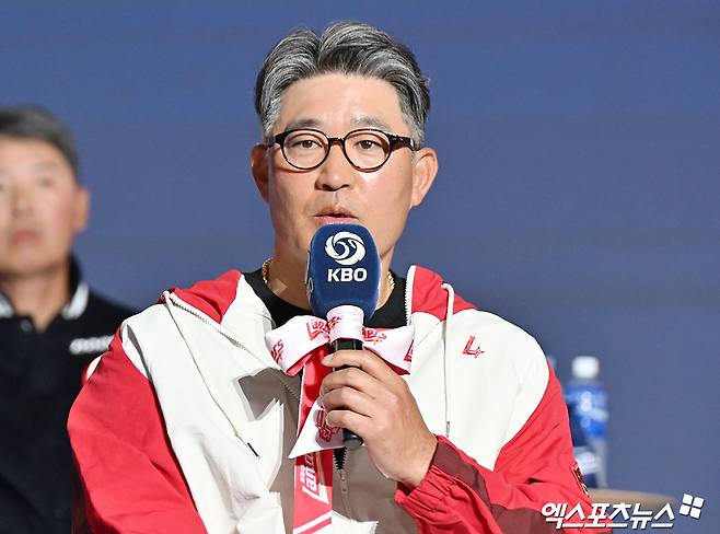 26일 오후 서울 송파구 롯데호텔 월드에서 열린 ‘2026 신한은행 SOL KBO’ 미디어데이, SSG 이숭용 감독이 출사표를 말하고 있다. 잠실, 김한준 기자