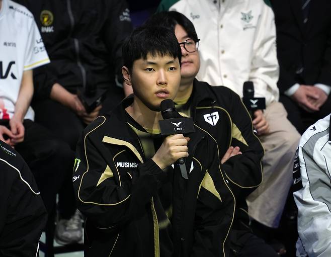 질문 답하는 젠지 '쵸비' 정지훈     (서울=연합뉴스) 김주환 기자 = 26일 서울 종로구 치지직 롤파크에서 열린 2026 LCK 정규시즌 개막 미디어데이에서 젠지의 '쵸비' 정지훈이 질문에 답하고 있다. 2026.3.26 jujuk@yna.co.kr