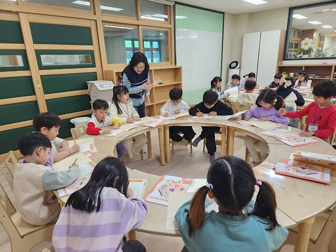 용인특례시 '건강한 돌봄놀이터' 진행 모습.&nbsp;사진=용인시