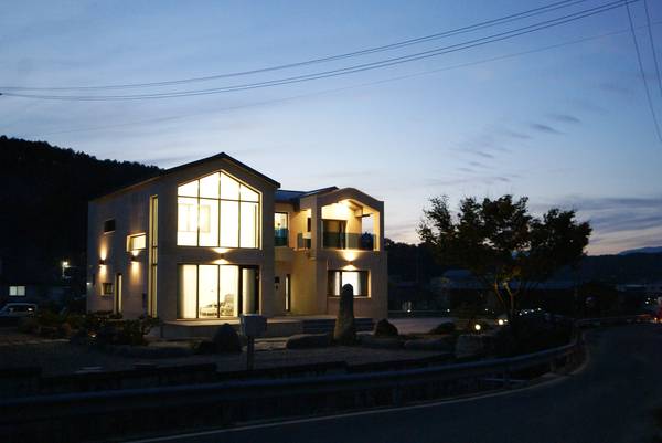 합천군 율곡면 2층 단독주택 야경 모습. /건축사사무소 서