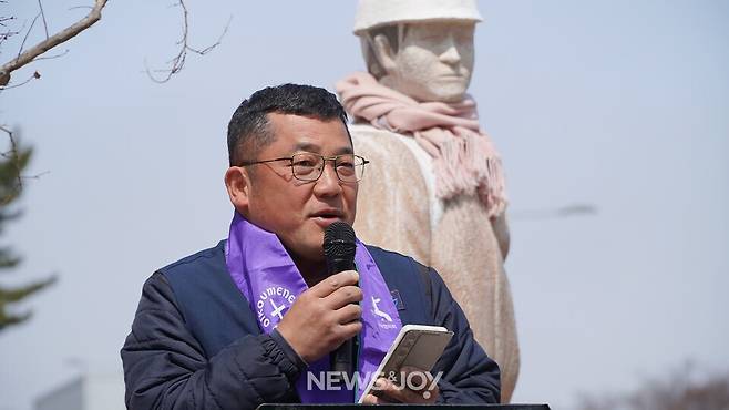 국현웅 조직부장은 사람들이 하기 싫어하는 일을 도맡아 하는 발전소 비정규직·하청 노동자들의 죽지 않고 안전하게 일할 권리를 외쳤다. 뉴스앤조이 엄태빈