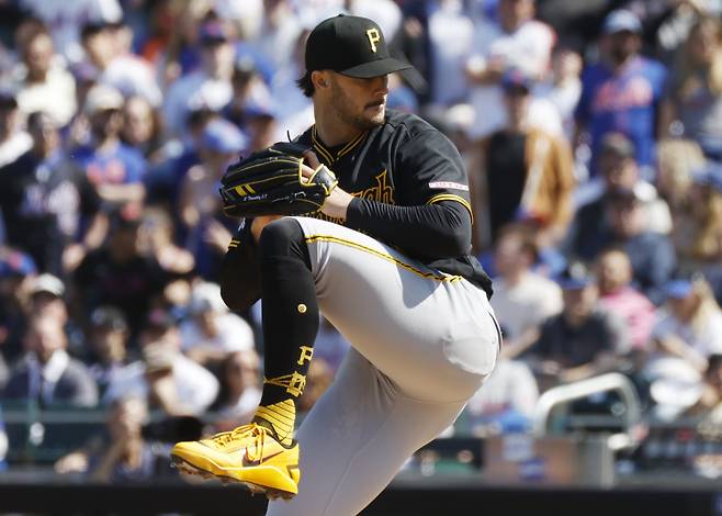 폴 스킨스가 1회말 투구를 하고 있다. UPI연합뉴스