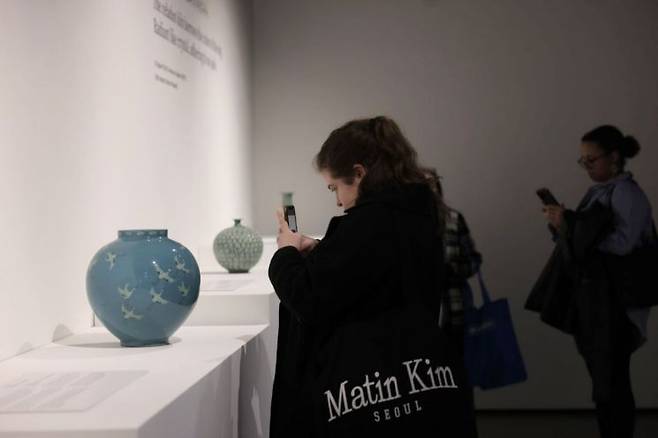 공간과 비움의 미학 런던에서 한국 도자의 본질을 빚다. 이천시 제공