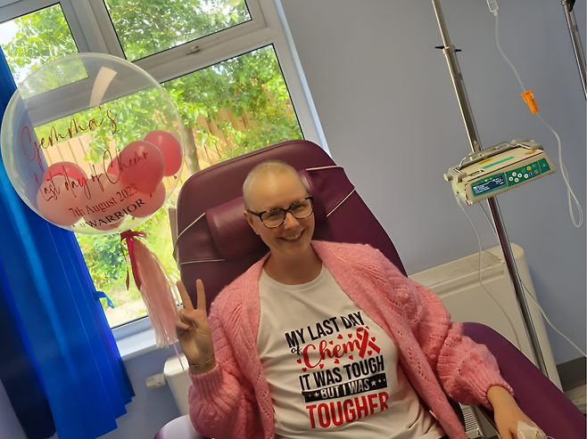 임신 중 발생한 가슴 수축 현상을 방치했다가 뒤늦게 유방암 4기 진단을 받고 투병 중인 여성의 사연이 전해졌다. 사진=젬마 피쉬 인스타그램