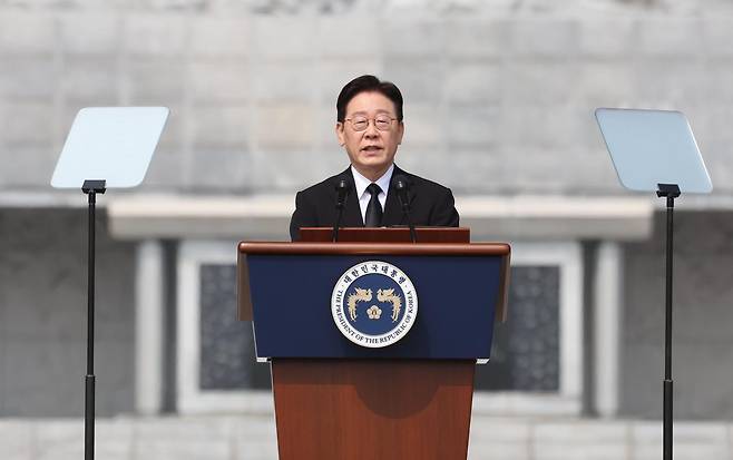이재명 대통령이 27일 오전 대전 유성구 국립대전현충원에서 열린 제11회 서해수호의 날 기념식에서 기념사를 하고 있다.  20260327 청와대사진기자단