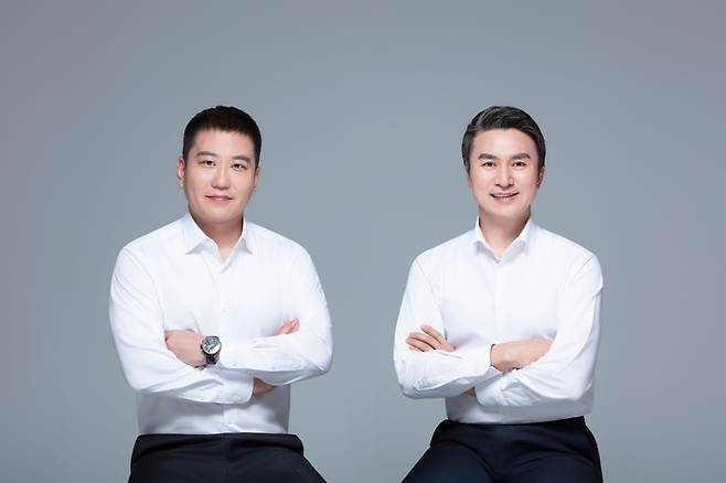 이민원 SOOP 신임 각자대표(왼쪽)와 최영우 각자대표 〈자료 SOOP〉