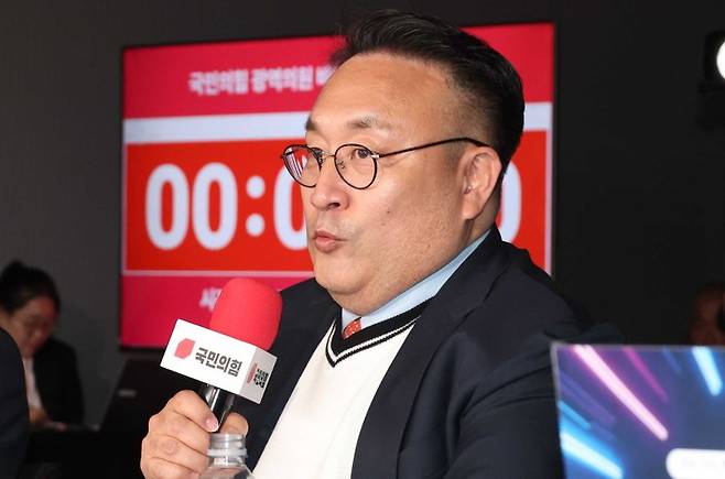 [서울=뉴시스] 조성봉 기자= 국민의힘 '광역의원 비례 청년 오디션' 본선 심사위원인 방송인 이혁재가 26일 오후 서울 여의도 중앙당사에서 열린 광역의원 청년 공개오디션 본선에서 발언을 하고 있다. 2026.03.26. suncho21@newsis.com <저작권자ⓒ 공감언론 뉴시스통신사. 무단전재-재배포 금지.> /사진=뉴시스화상