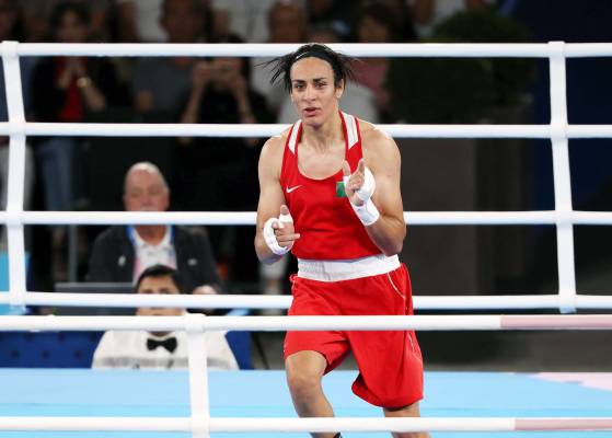 성별 논란이 일었던 알제리 복서 이마네 칼리프가 지난 2024파리올림픽 여자 복싱 66kg급 결승전에서 승리 후 세리머니를 하고 있다. 올림픽사진공동취재단